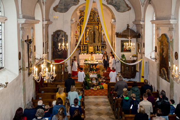 Thumbnail: _JA 24199 Erntedank in Hohenried, Kirche, Messe.jpg